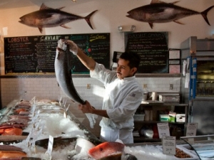 Правила хранения рыбных продуктов в ресторане: готовых и сырых