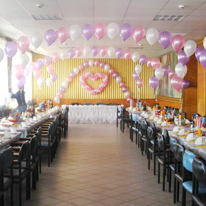 Популярные способы украшения зала ресторана воздушными шарами